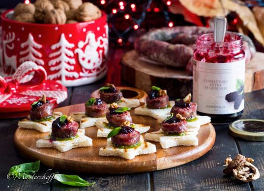 Sausage and black mulberry jam canapes