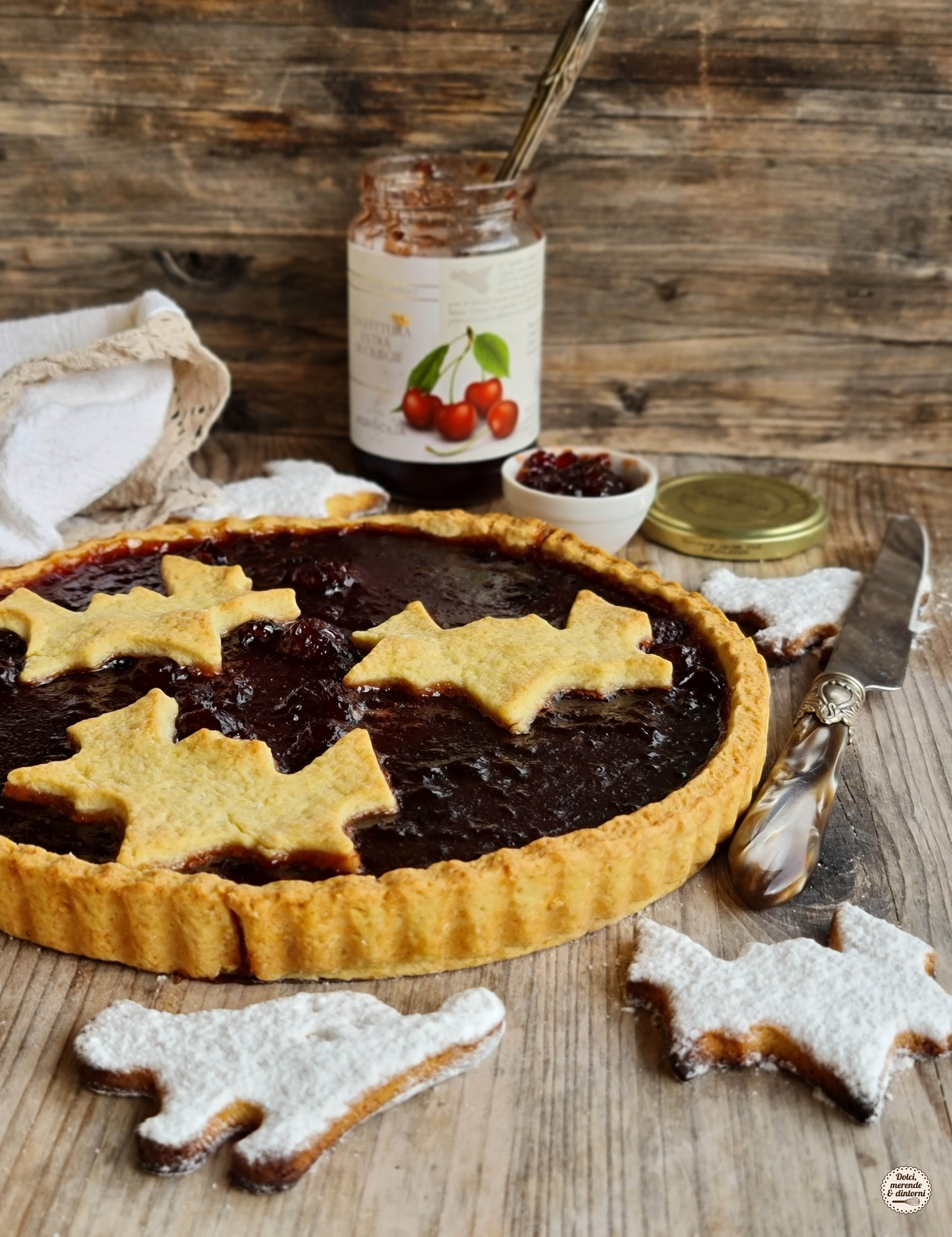 Crostata di Halloween con confettura di ciliegie